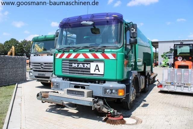 MAN M32 Lakaisuautot