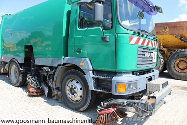 MAN M32 Lakaisuautot