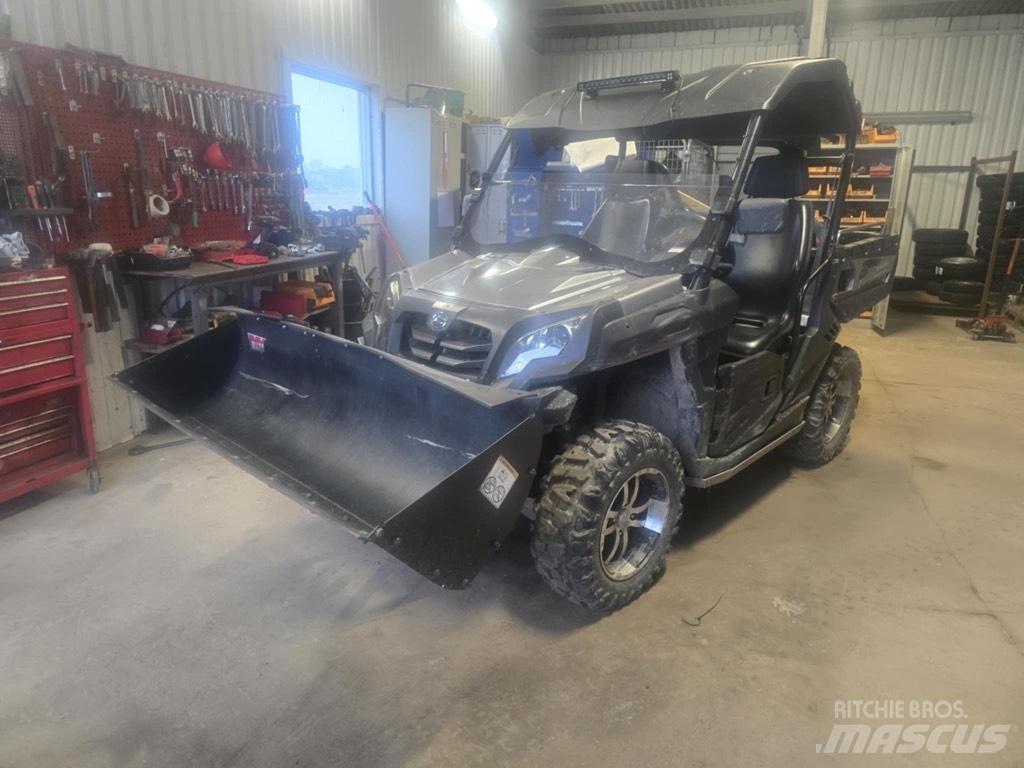  UTV CF 850 Minikaivukoneet < 7t