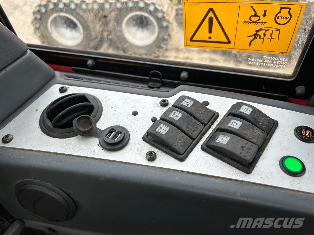Komatsu 895 Kuormatraktorit
