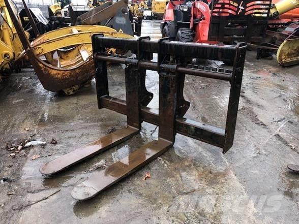 CAT IT 28 Trukkihaarukat