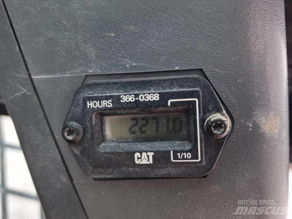 CAT 216 B 3 Liukuohjatut kuormaajat
