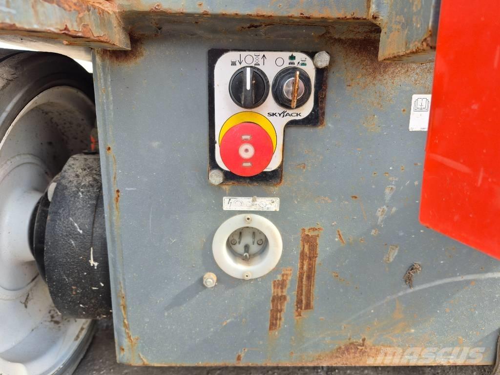 SkyJack SJ 4740 Saksilavat