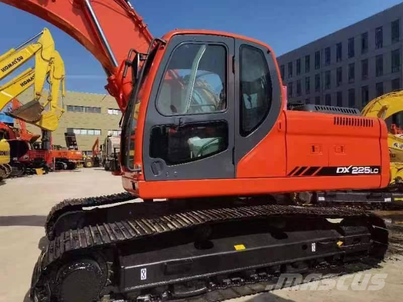 Doosan DX 225 Telakaivukoneet