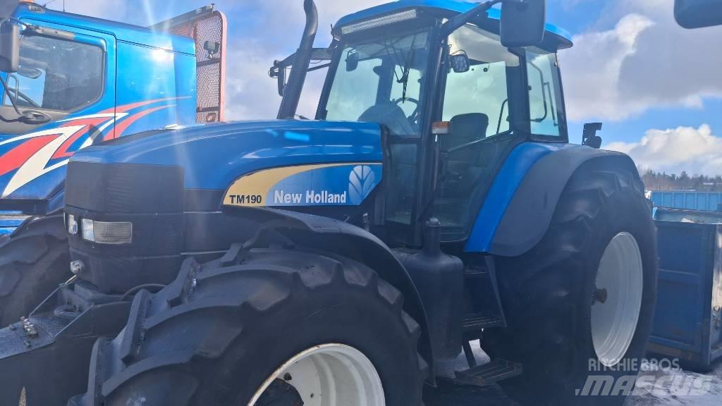 New Holland TM190 Traktorit