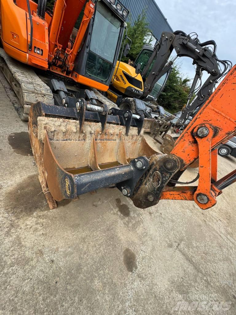 Doosan DX140 LC Telakaivukoneet