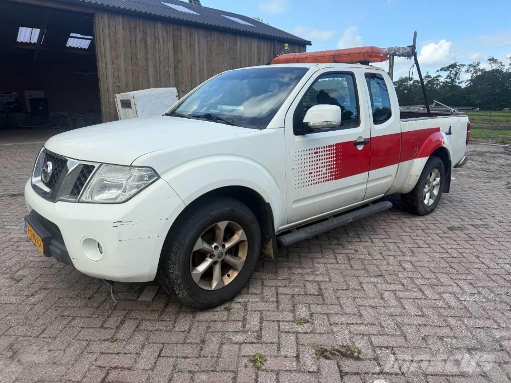 Nissan Navara Lava-autot