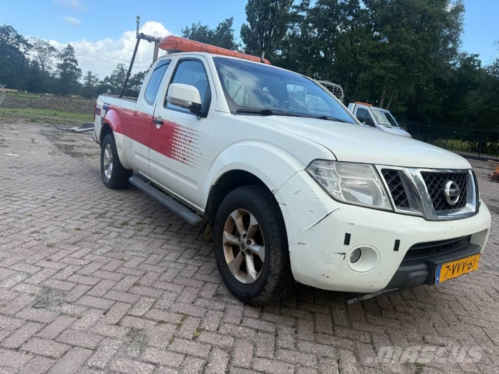 Nissan Navara Lava-autot