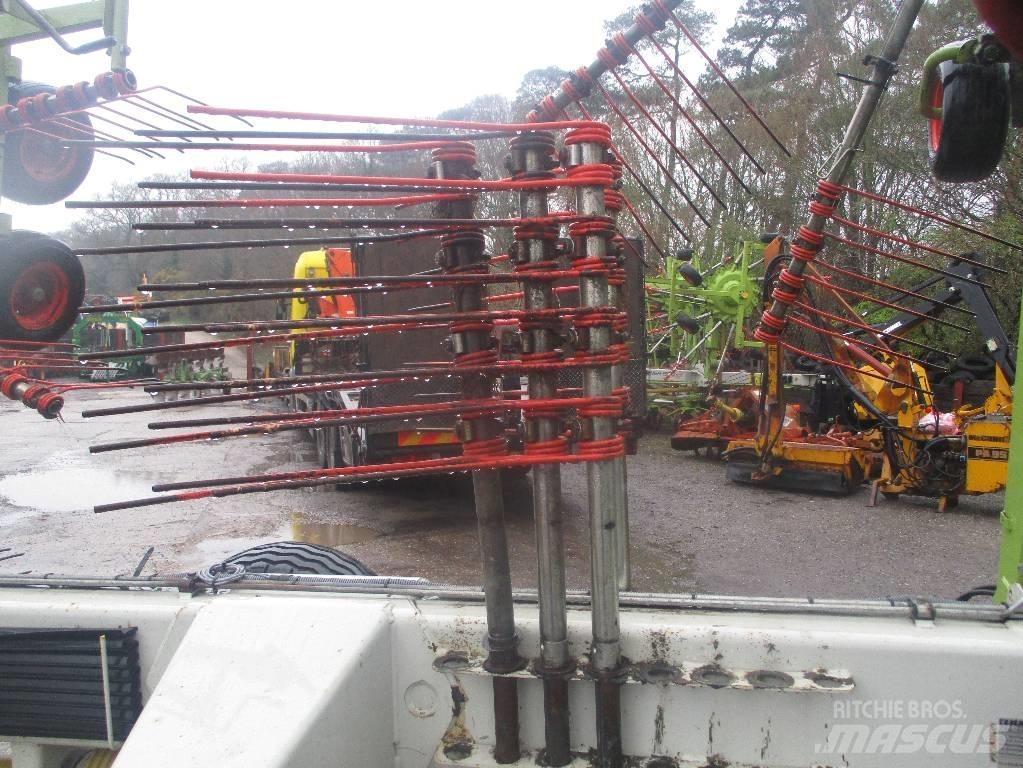 CLAAS Liner 3000 Pöyhimet ja haravat