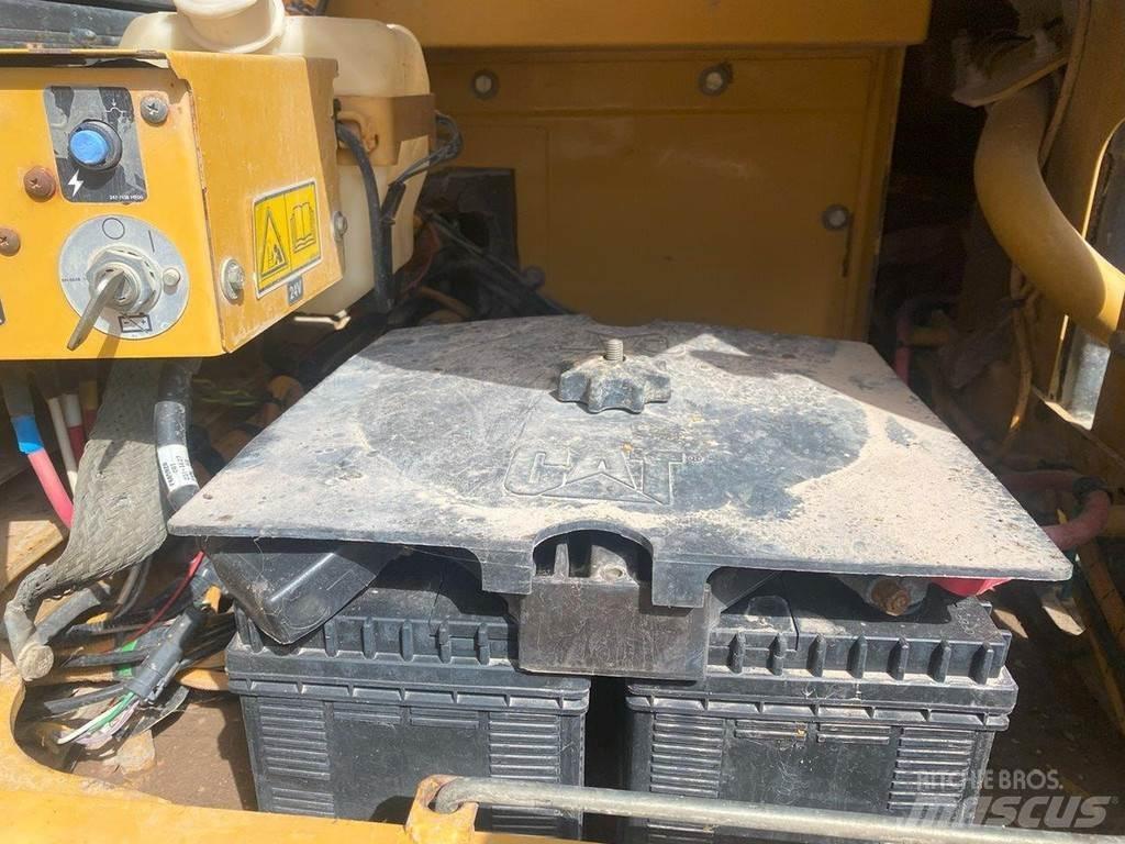 CAT 324 D NVT Telakaivukoneet