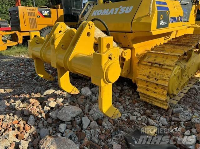 Komatsu D 85 Telaketjupuskutraktorit