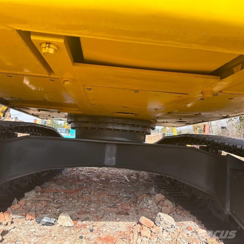 Komatsu 240LC-8 Telakaivukoneet