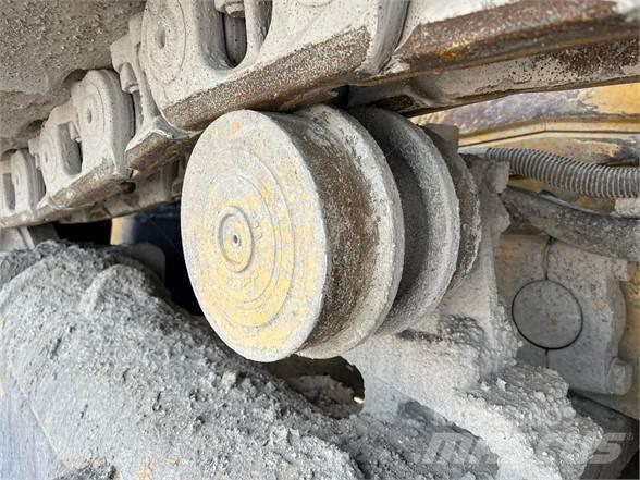 CAT D6T XW Telaketjupuskutraktorit