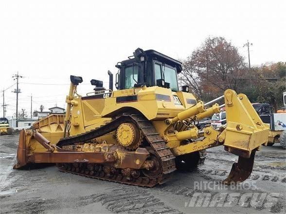 CAT D8T Telaketjupuskutraktorit