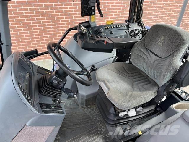 New Holland TVT190 Traktorit