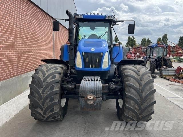 New Holland TVT190 Traktorit