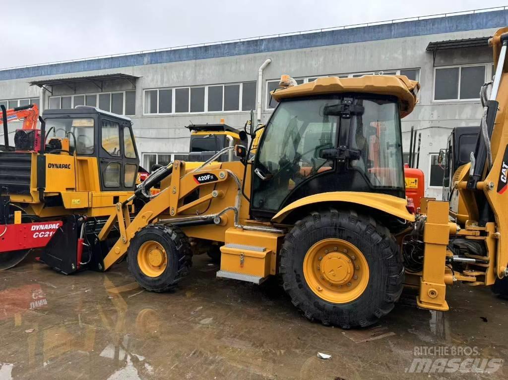 CAT 420 F Kaivurikuormaajat