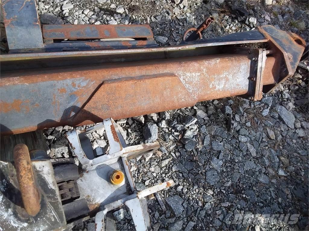 CAT 2200 Harvesterinosturit