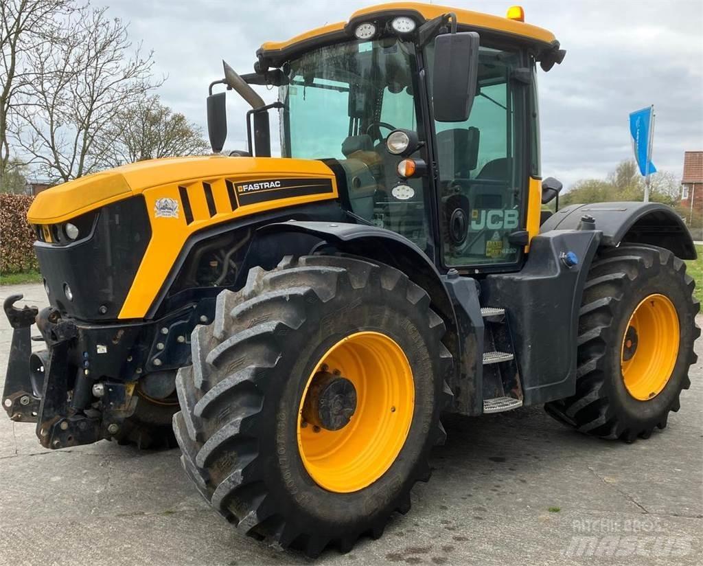 JCB 4220 Fastrac Traktorit