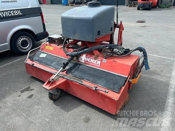 Dücker HDK 1800 Yleisperävaunut