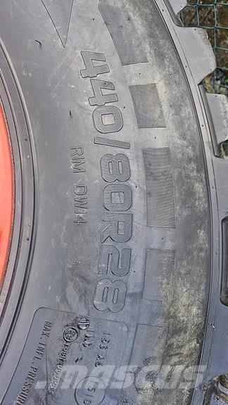 Fendt 724 Vario Traktorit