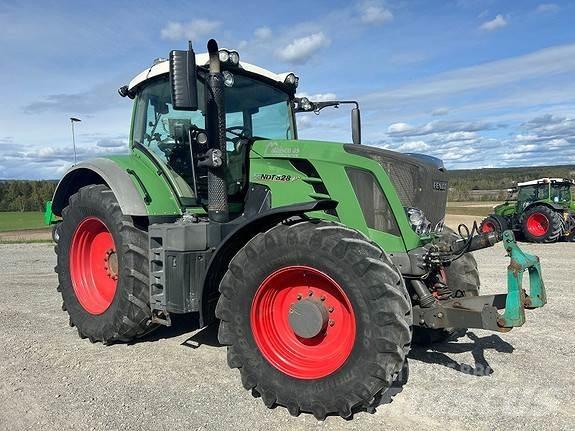 Fendt 828 Vario Traktorit