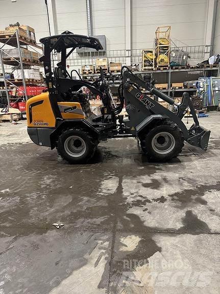 GiANT G2500HD+ Liukuohjatut kuormaajat