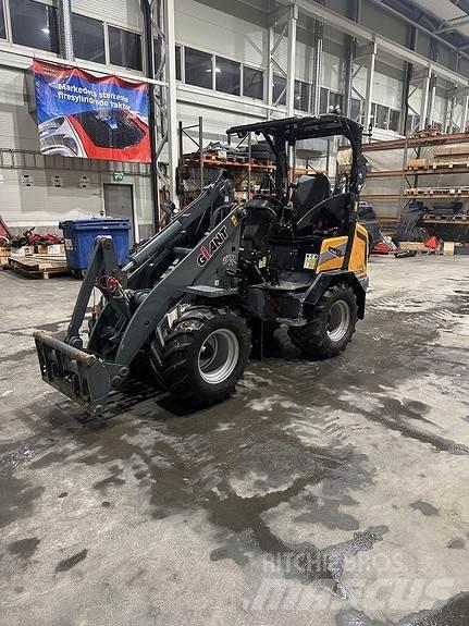 GiANT G2500HD+ Liukuohjatut kuormaajat