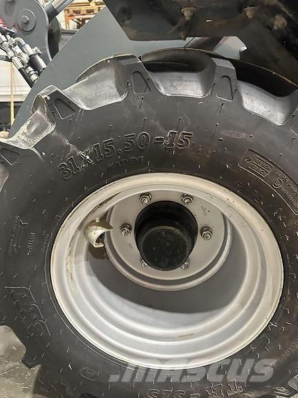 GiANT G2500HD+ Liukuohjatut kuormaajat