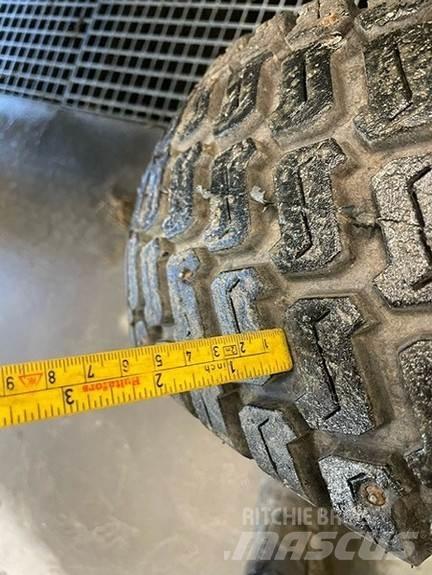 John Deere 2032R Traktorit