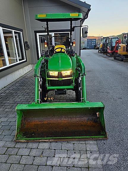 John Deere 3038E Traktorit