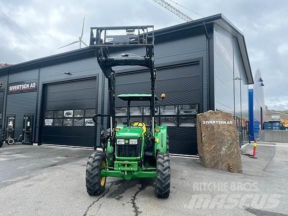 John Deere 5055E Traktorit