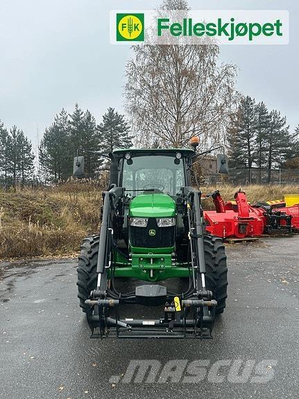 John Deere 5067E Traktorit