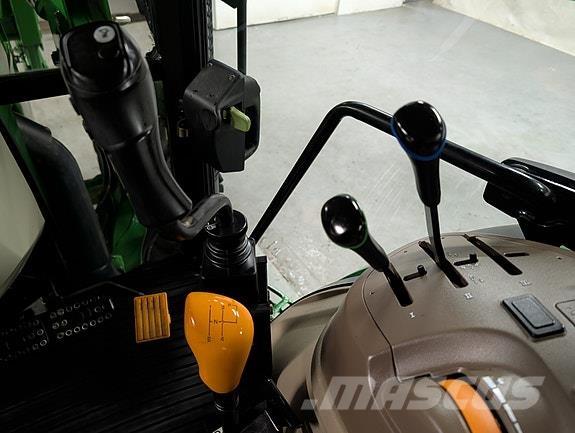 John Deere 5085M Traktorit