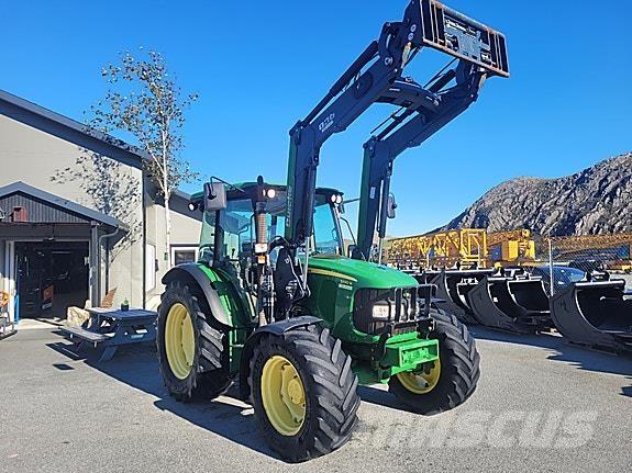 John Deere 5100 R Traktorit