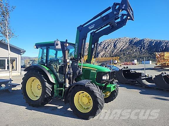 John Deere 5100 R Traktorit