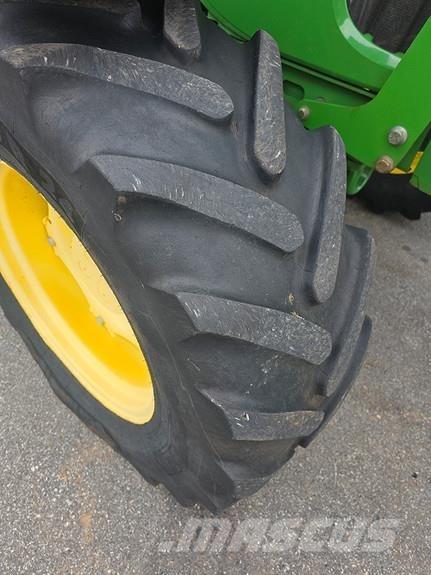 John Deere 5100R Traktorit