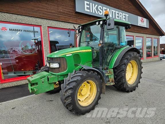 John Deere 5820 Traktorit