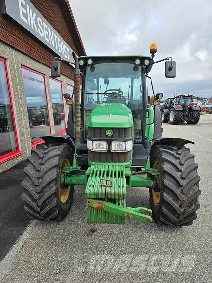 John Deere 5820 Traktorit