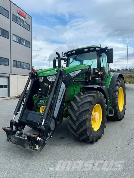 John Deere 6215 R Traktorit