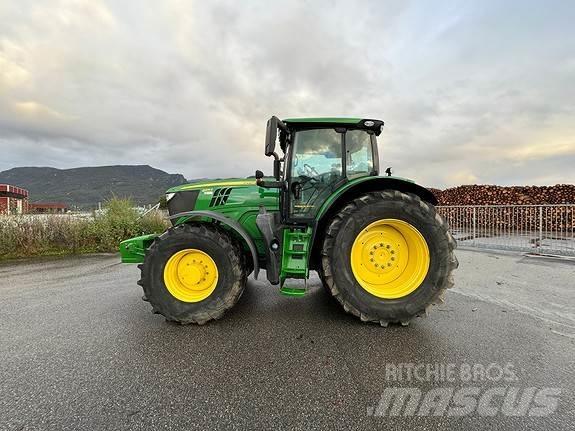 John Deere 6215R Traktorit