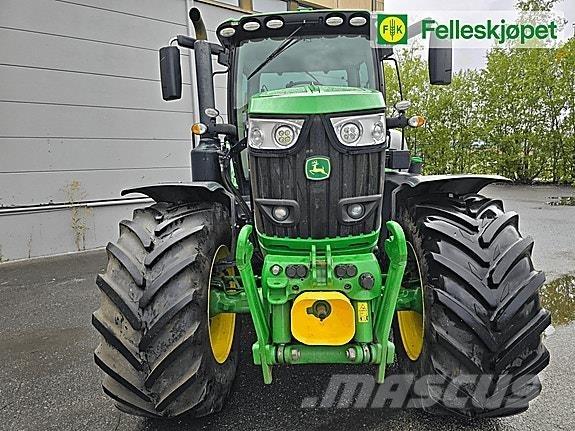 John Deere 6215R Traktorit