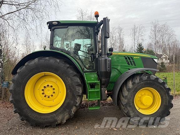 John Deere 6215R Traktorit