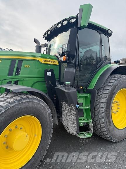 John Deere 6R 250 Traktorit