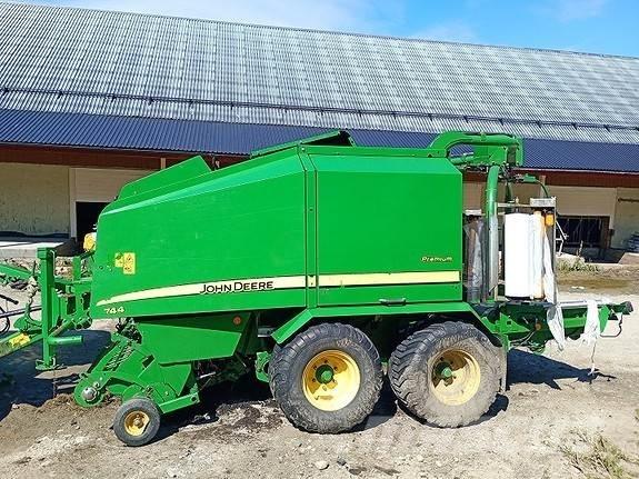 John Deere 744 Pyöröpaalaimet