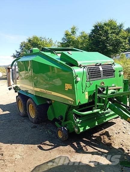 John Deere 744 Pyöröpaalaimet