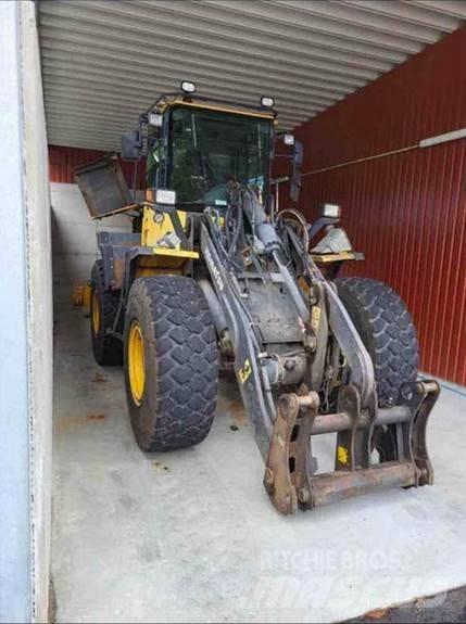 Komatsu WA200 PT Pyöräkuormaajat