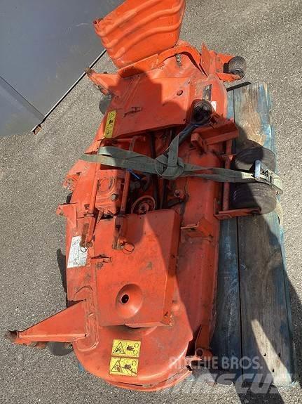 Kubota B2100 Traktorit