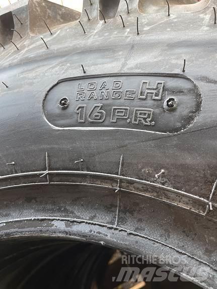 Kumho 10.00-20 Renkaat ja vanteet