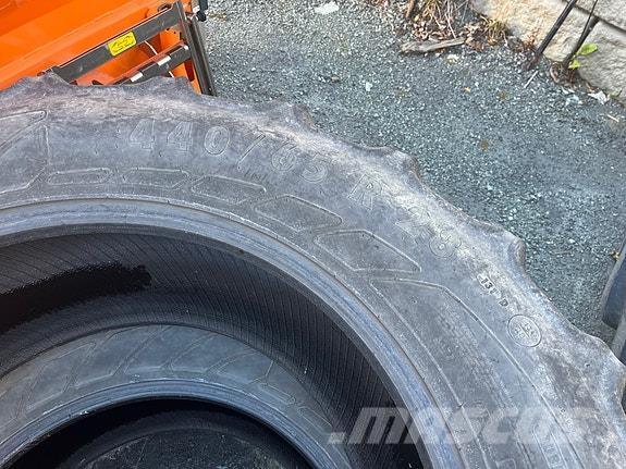 Mitas  Renkaat ja vanteet